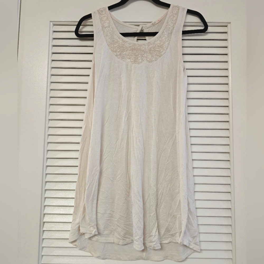Le Lis - Classic Cream Sleeveless Dress With Keyhole Back Detail